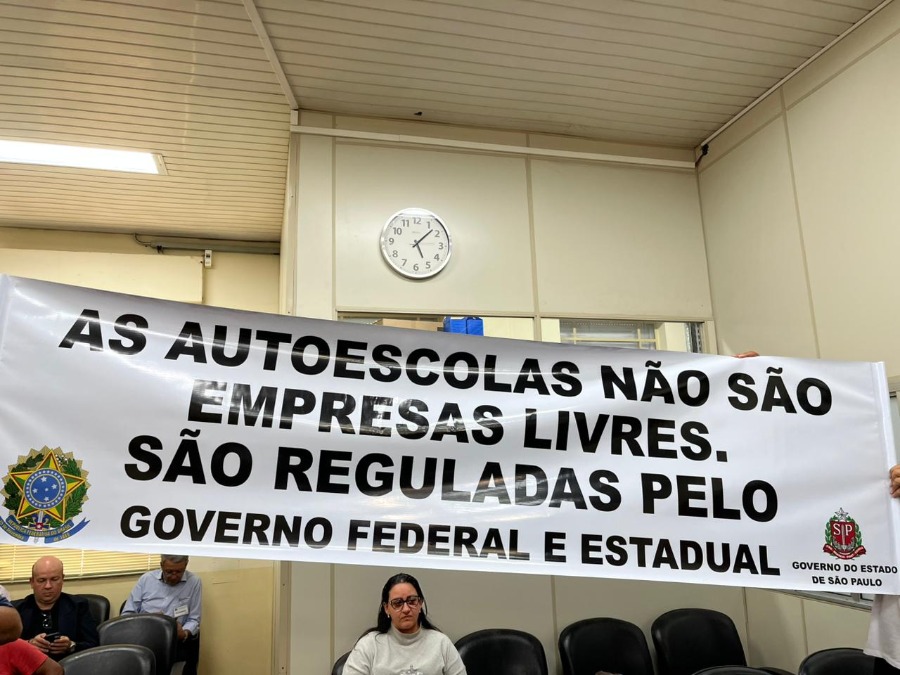 Câmara de Araraquara apoia autoescolas em protesto contra proposta federal que pode extinguir CFCs