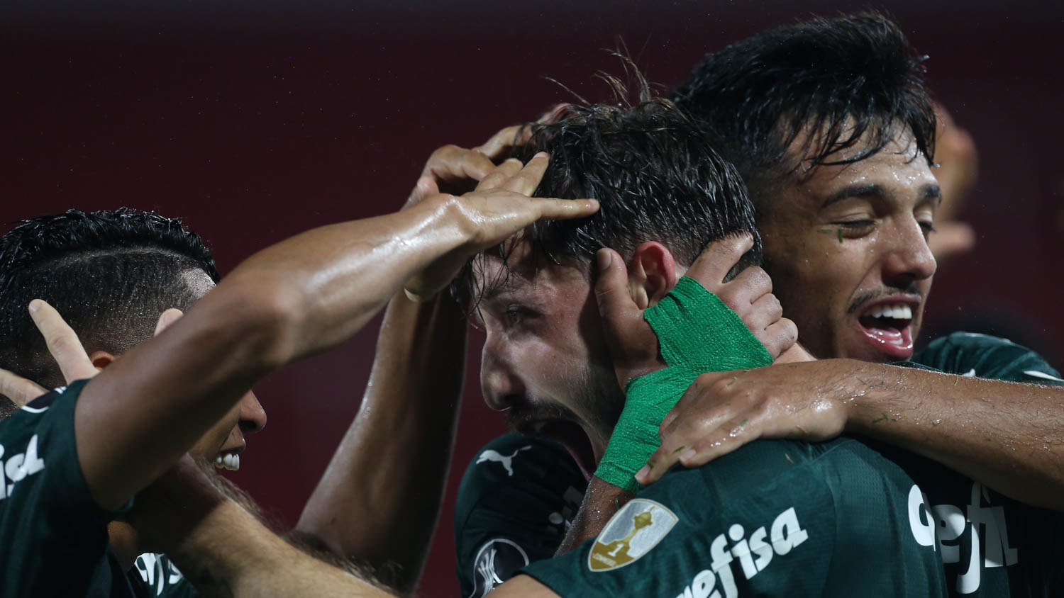 Palmeiras atropela o River Plate por 3 a 0 e fica perto da final