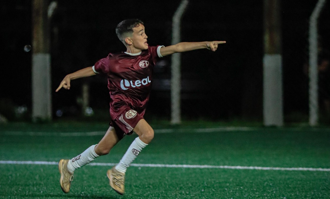 Atleta de Boa Esperança do Sul faz gol de título para a Ferroviária de Araraquara