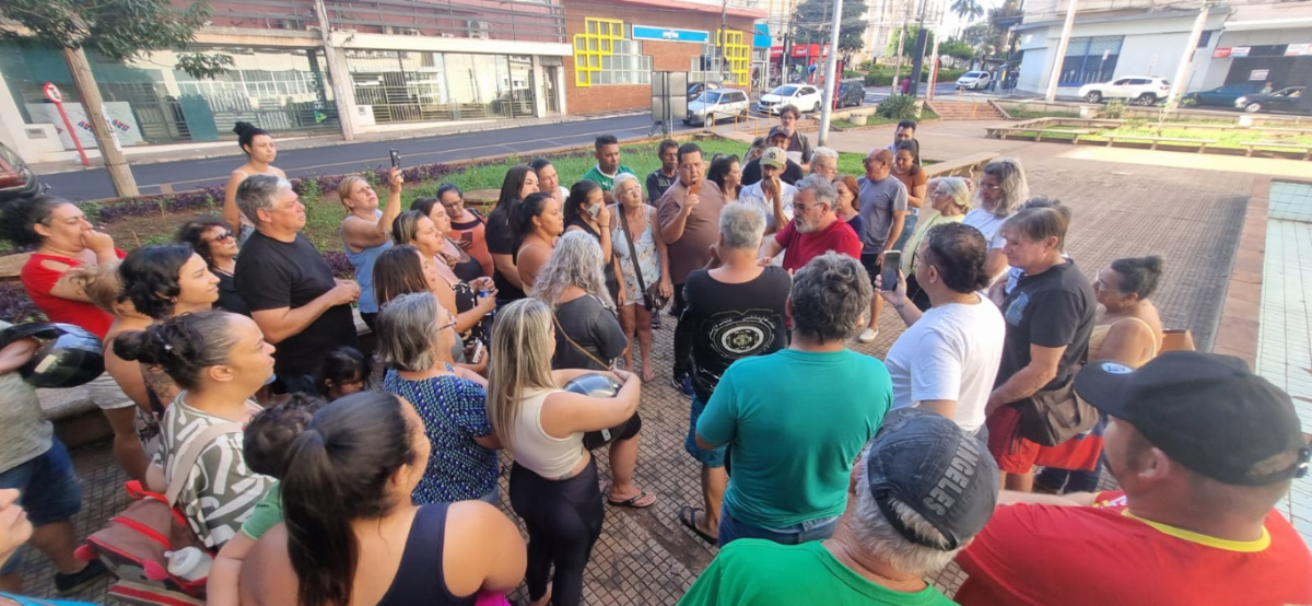 Ambulantes vencem queda de braço com Prefeitura e mantêm comércio na Rua Nove de Julho