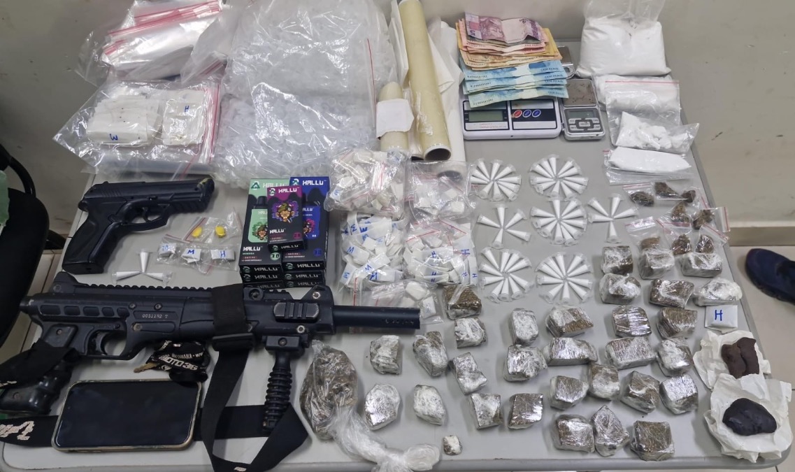 Força Tática prende jovem com drogas, dinheiro e simulacros de arma no Yolanda Ópice