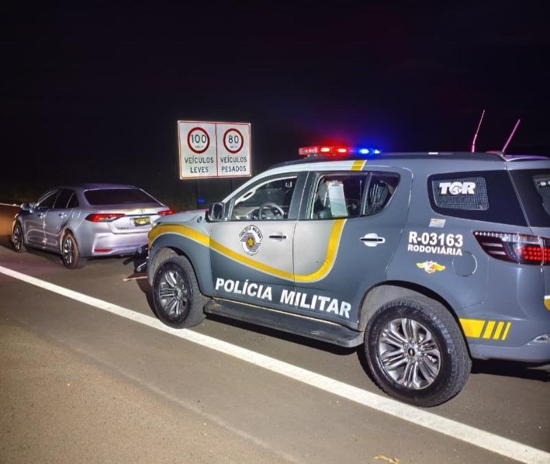 TOR prende motorista com carro furtado e sinais adulterados na SP-255 em Rincão