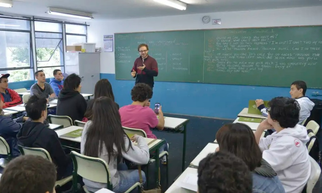 Piso nacional do magistério é reajustado em 5,4% e passa a R$ 5,1 mil em 2026