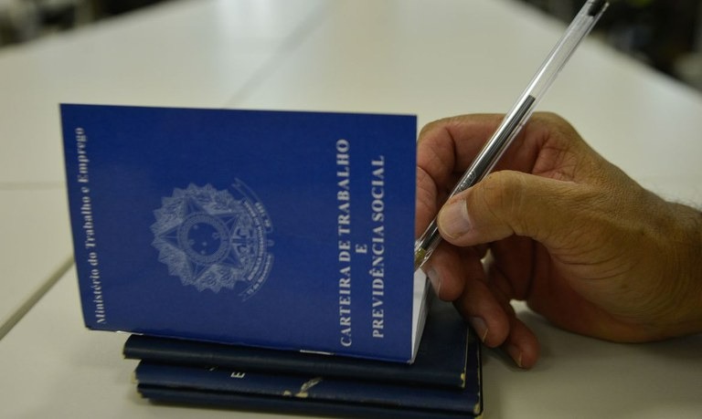 Vaga de estágio em Prefeitura e no Sesi, Ferroviária contrata e curso gratuito em Américo