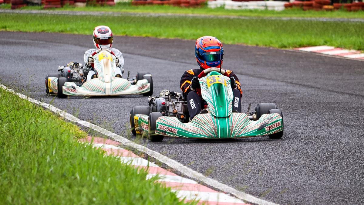Kartódromo é ponto de encontro para fãs de velocidade em Araraquara