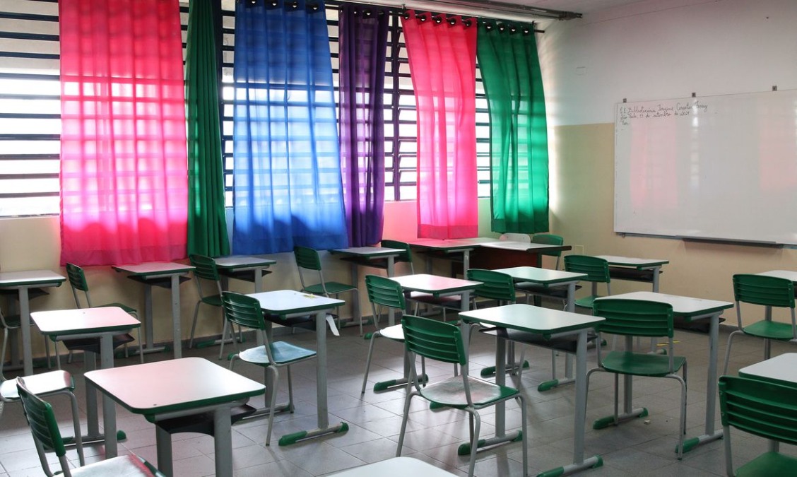 Confusão em escola vira caso de polícia após suposta agressão entre professora e aluno em Araraquara