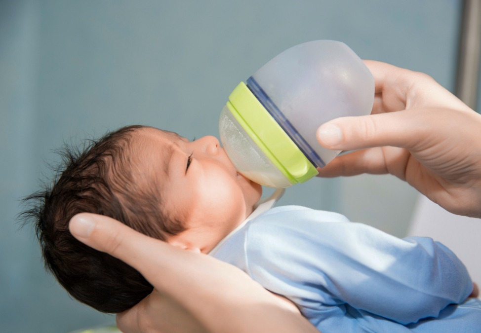 Anvisa proíbe fórmula infantil da Danone após detectar toxina em produto para bebês