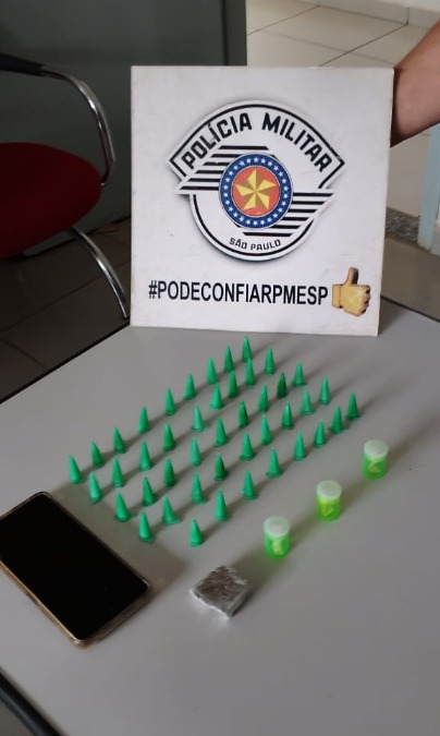 Passageiro de táxi é preso pela PM com drogas na SP-255 em Boa Esperança do Sul