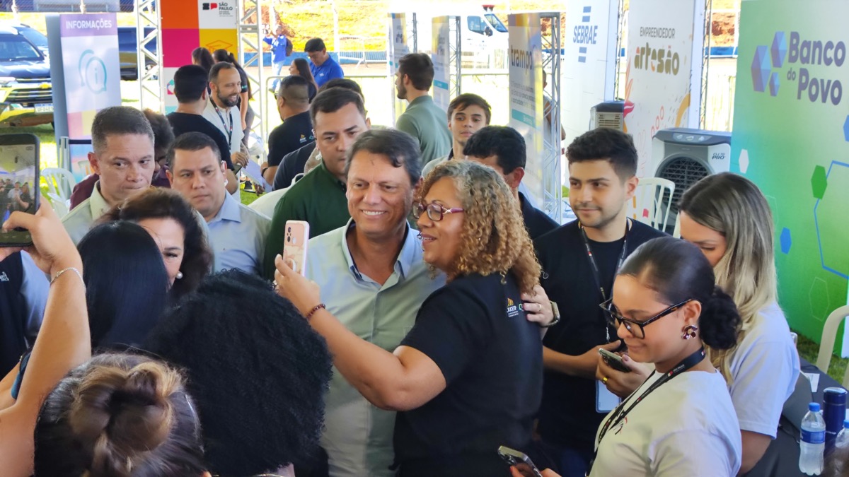 Governador Tarcísio de Freitas participa de formatura em Américo Brasiliense