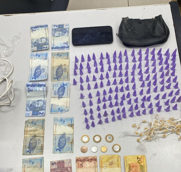 Jovem é preso pela PM com cocaína, crack e dinheiro em Américo