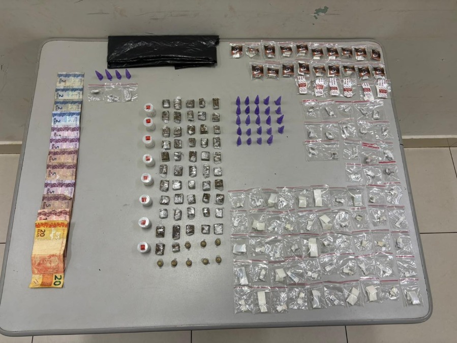 Jovem é preso com drogas e dinheiro após tentar fugir da PM no Valle Verde