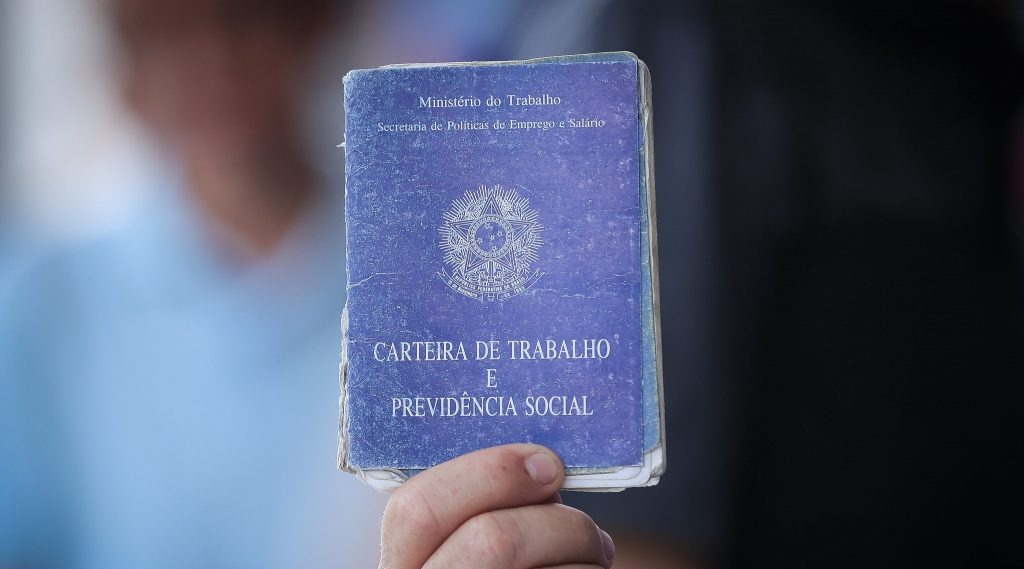 CRAS recebe currículos para vagas de emprego em Santa Lúcia