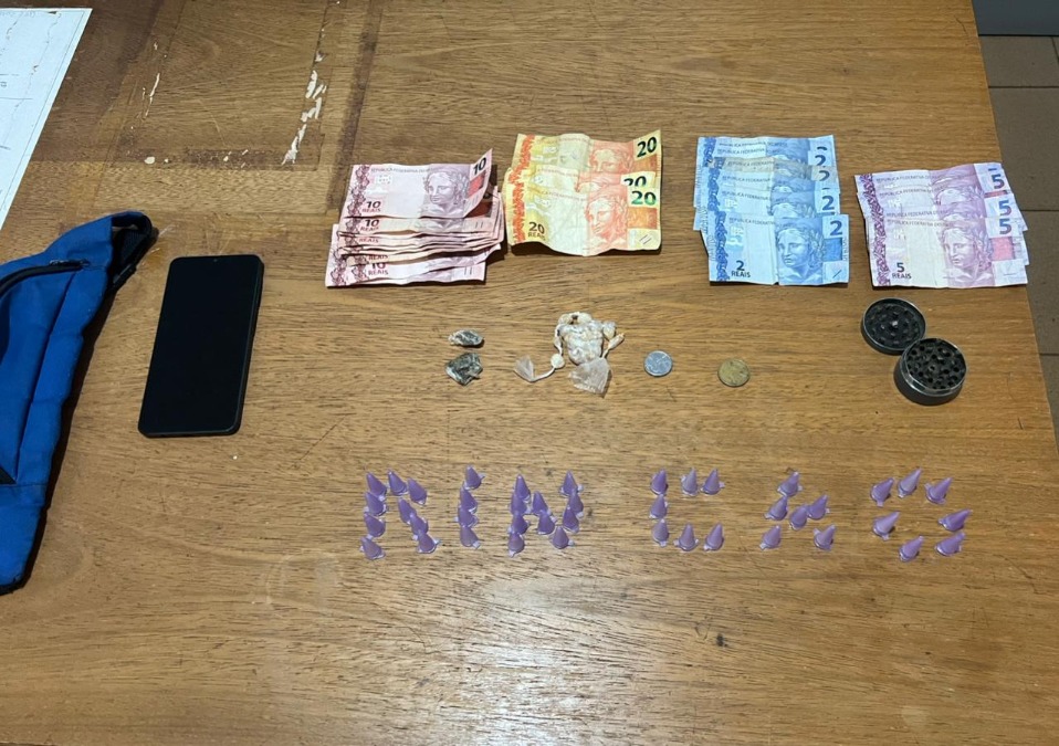 Jovem é preso pela PM com drogas e dinheiro em frente ao ginásio municipal de Rincão