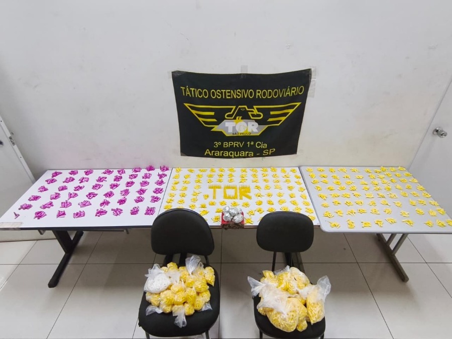 VÍDEO: TOR prende casal com quase 10 mil pinos de cocaína na SP-255 em Boa Esperança do Sul