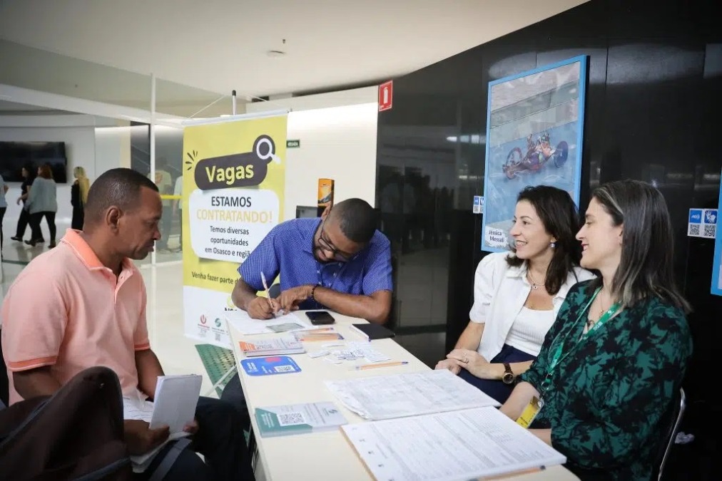 Vagas de emprego em Araraquara e região incluem Paraty, SENAI, Brasilux, Pluma e Hospital