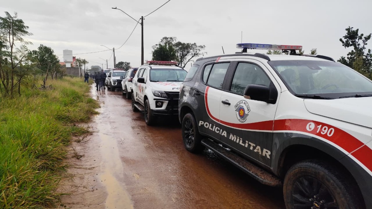 VÍDEO: Suspeito de participar de roubo de carro em Araraquara morre após confronto com a Força Tática em Ibaté