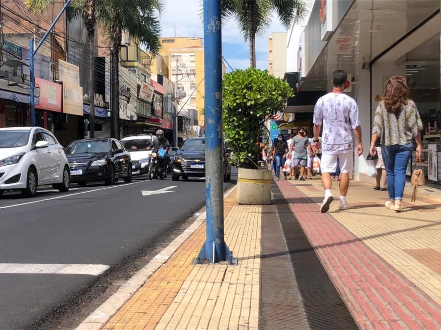 Comércio de Araraquara define funcionamento no feriado de 9 de julho; veja o que abre