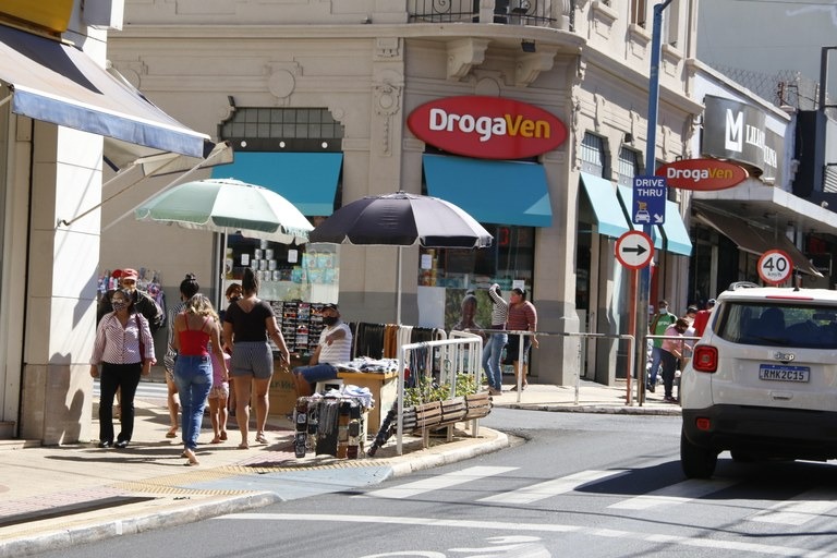 Bancos, saúde, comércio e Correios: veja o que abre e fecha em Araraquara no feriado de 9 de julho