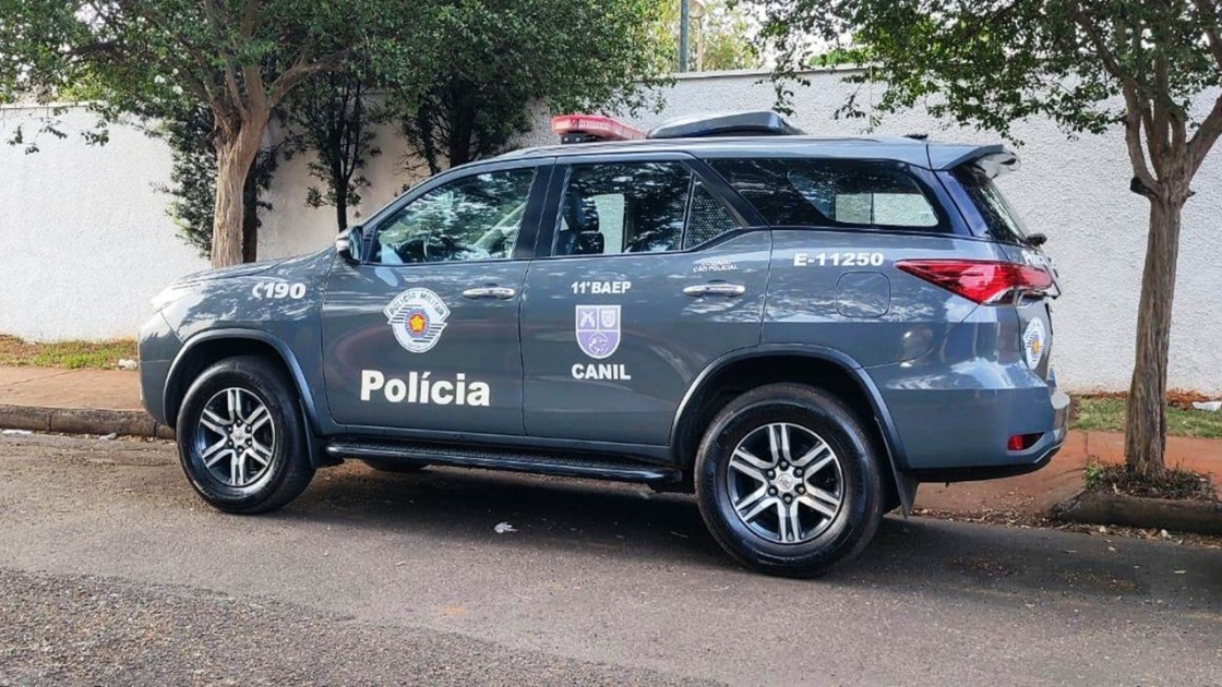 Canil do BAEP prende jovem condenado por tráfico durante patrulhamento no Jardim América