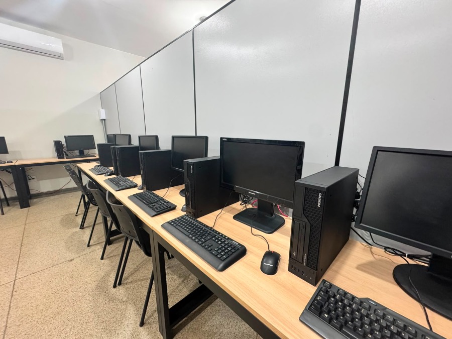 Boa Esperança do Sul instala 200 computadores em escolas da rede municipal