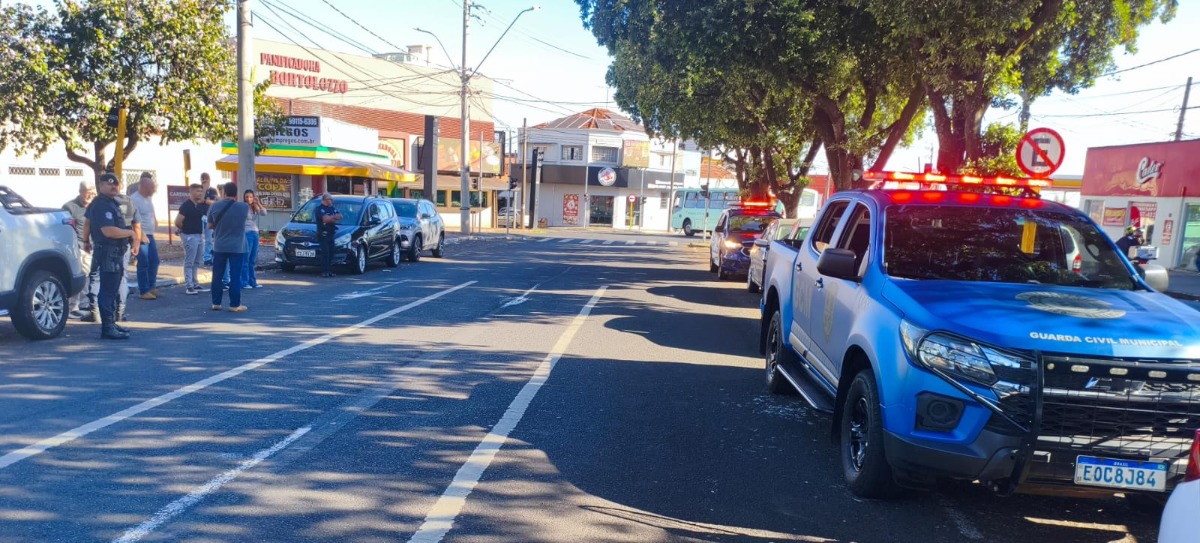 VÍDEO: GAT da GCM desarticula quadrilha suspeita de aplicar golpe do bilhete premiado e prende cinco pessoas no Centro de Araraquara