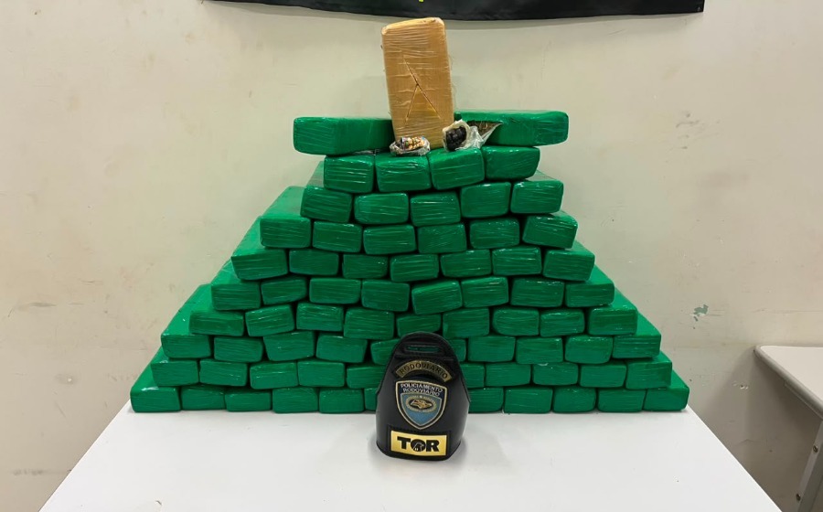 VÍDEO: TOR prende jovem com mais de 70 tijolos de maconha na SP-255 em Boa Esperança do Sul