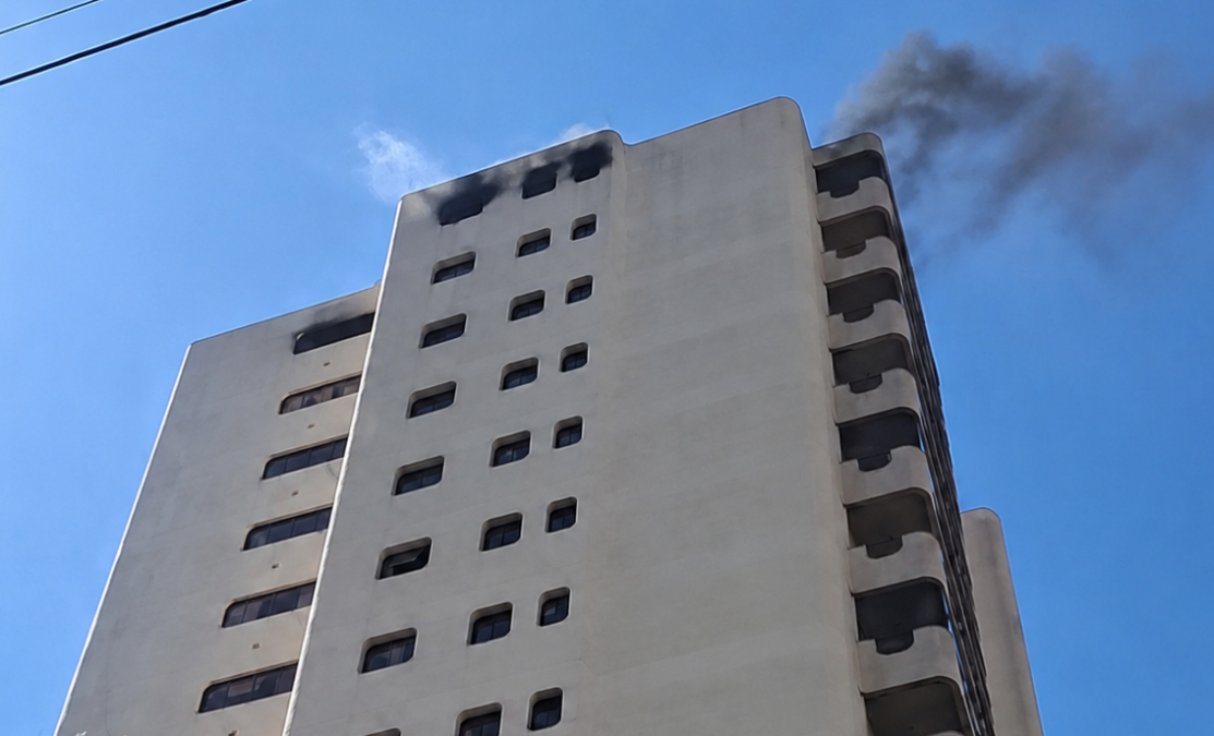 VÍDEO: Incêndio atinge 15º andar de prédio e mobiliza Corpo de Bombeiros no Centro de Araraquara