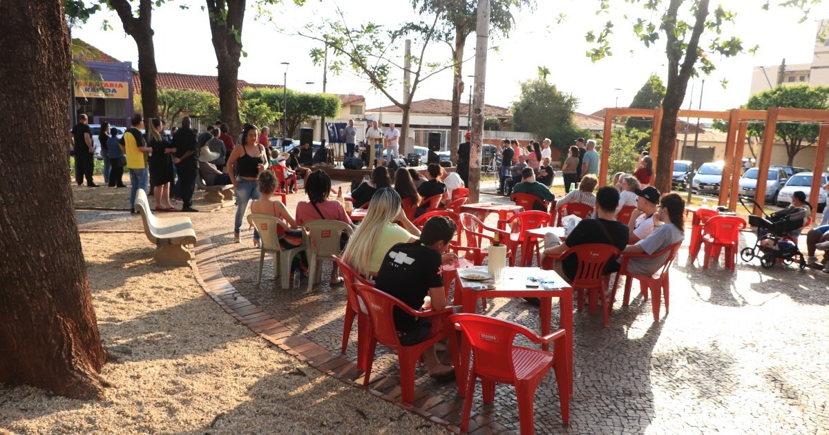 ‘Como que a gente incentiva a ocupação?’: taxa de R$ 200 em praças de Araraquara gera reação na Câmara