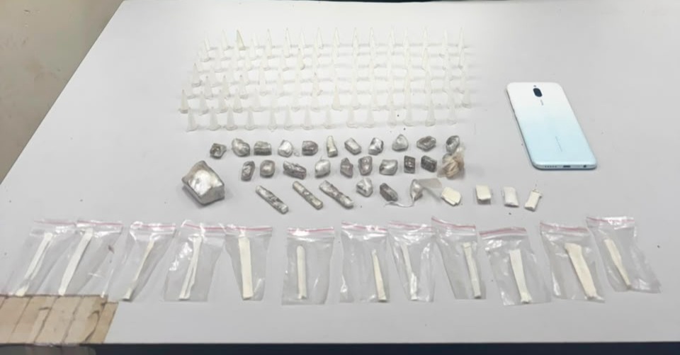 VÍDEO: Homem é preso pelo TOR com mais de 150 porções de drogas na SP-310 em posto de Araraquara