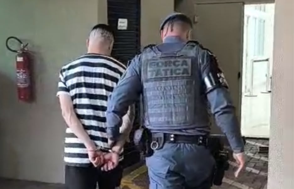 VÍDEO: Força Tática captura jovem procurado por tráfico no Igaçaba