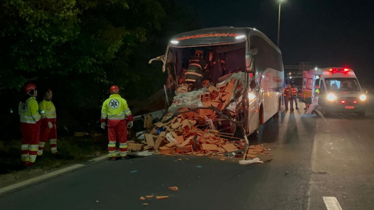 Passageira morre cinco dias após grave acidente entre ônibus e caminhão na SP-310 em Araraquara