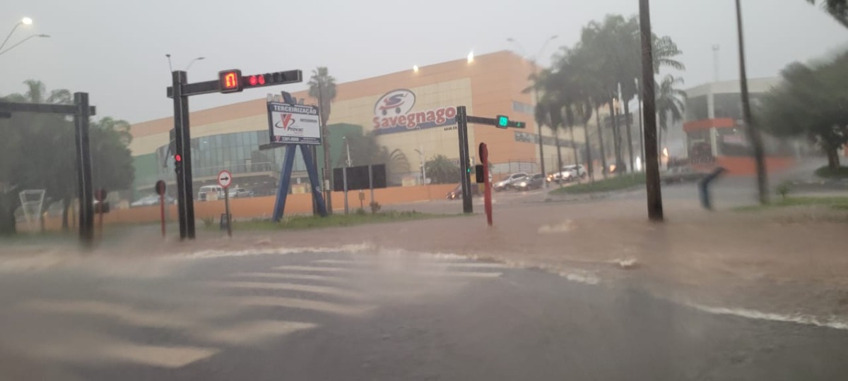 Araraquara entra em alerta para tempestade com chuva forte e granizo