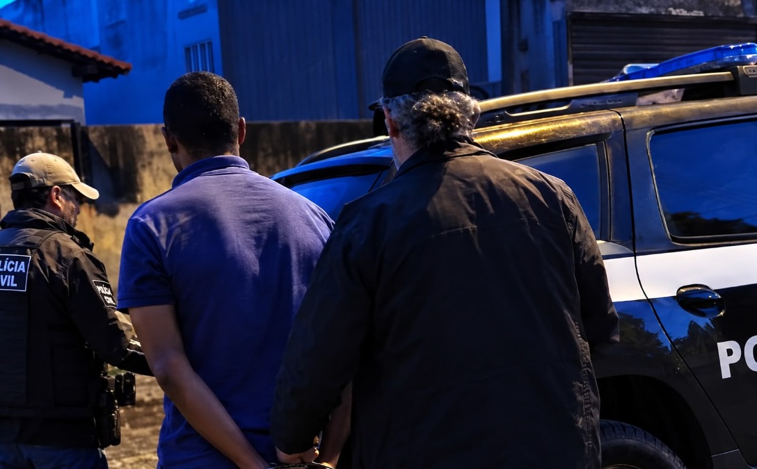 VÍDEO: Pedreiro acusado de matar eletricista a facadas é preso pela Polícia Civil em Américo