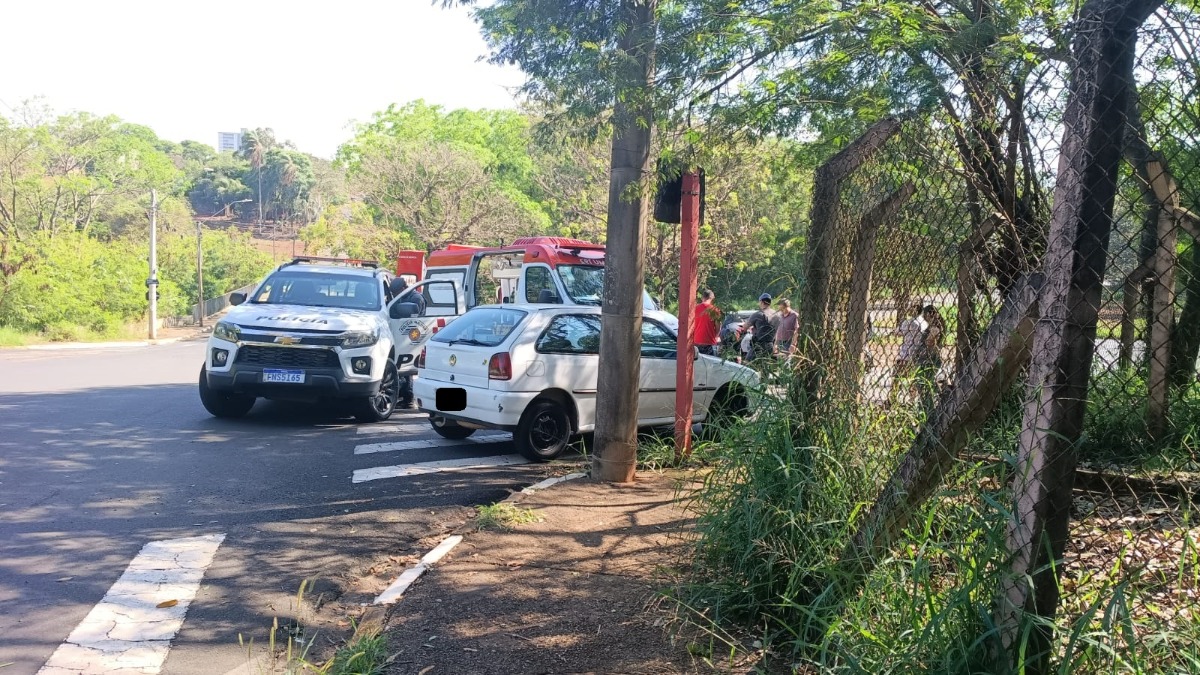 Mulher é atropelada em cruzamento de Araraquara; moradores relatam outros casos