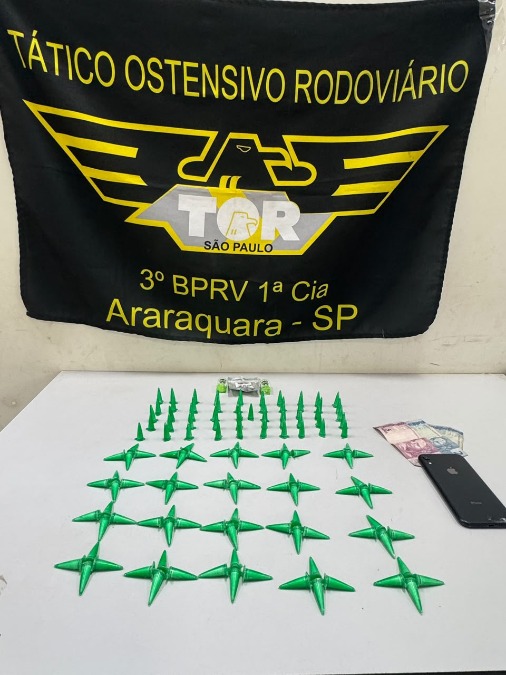 VÍDEO: TOR prende motociclista transportando cocaína e ice na SP-255 em Araraquara