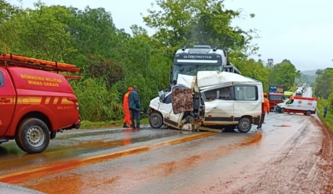Pai e filho de Boa Esperança do Sul morrem em acidente em MG