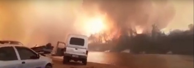 Grande incêndio consome vegetação em Rincão