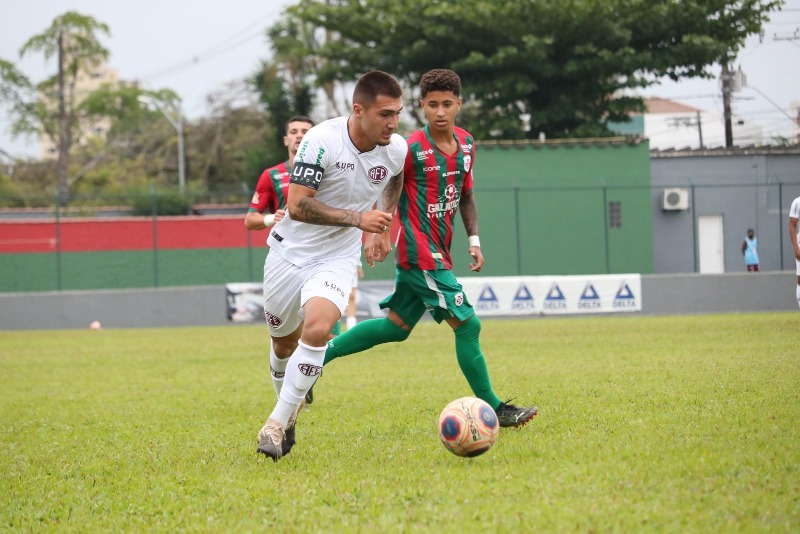 Conheça Thomaz, meio-campista da base da Ferroviária que se juntou ao elenco profissional