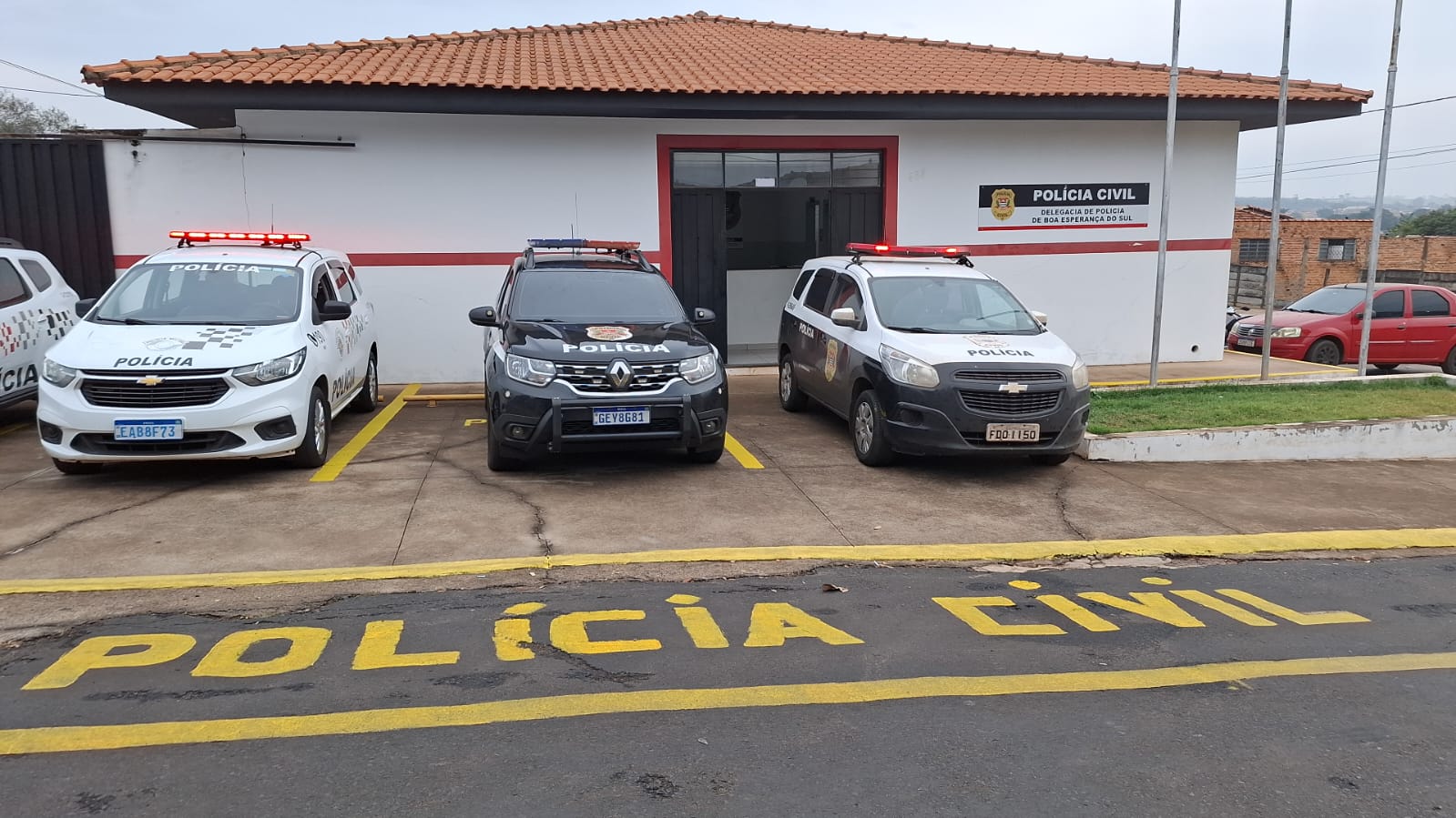 Foto: Flavio Fernandes/Araraquara Agora/Viaturas da Polícia Civil e Militar Na Delegacia