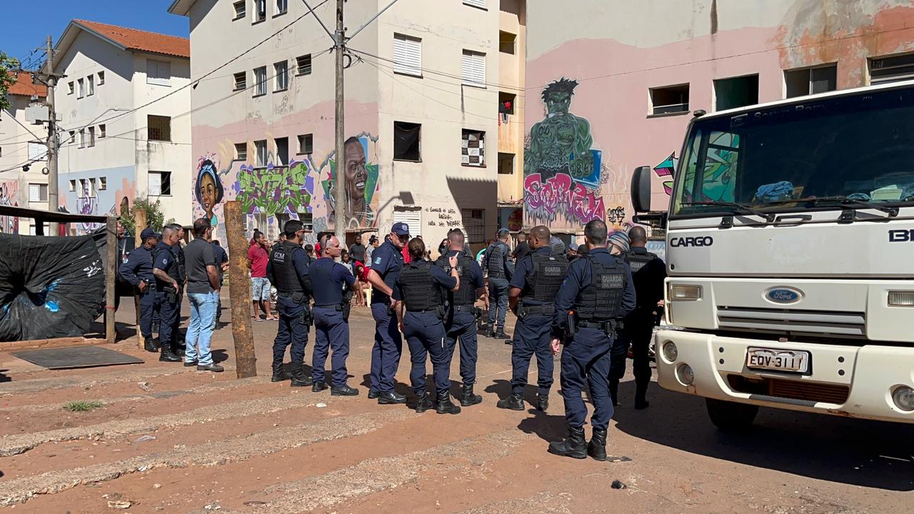 Foto: Flavio Fernandes/Araraquara Agora/Guardas Municipais, Agentes e Secretários da Prefeitura de Araraquara Realizando A Fiscalização No Local