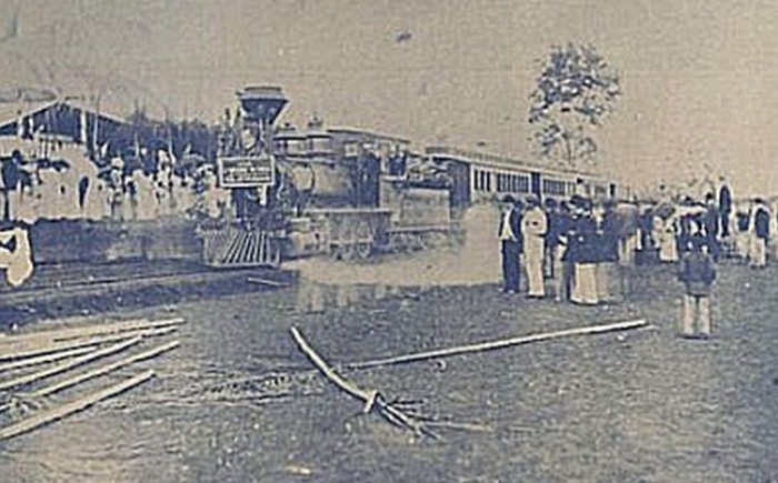 Dia de festa para receber o primeiro trem em 1885