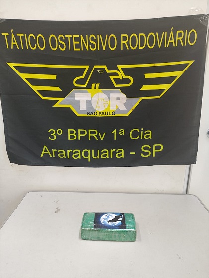 Tablete de crack com peso total de 1,055 quilo apreendido pelo TOR