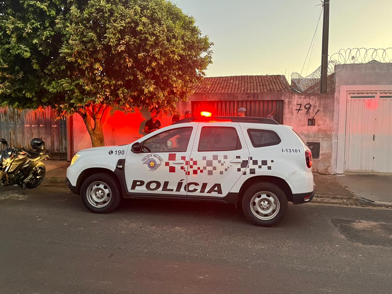 Foto: Flavio Fernandes/Araraquara Agora/Viatura da PM Preservando Local Para Perícia