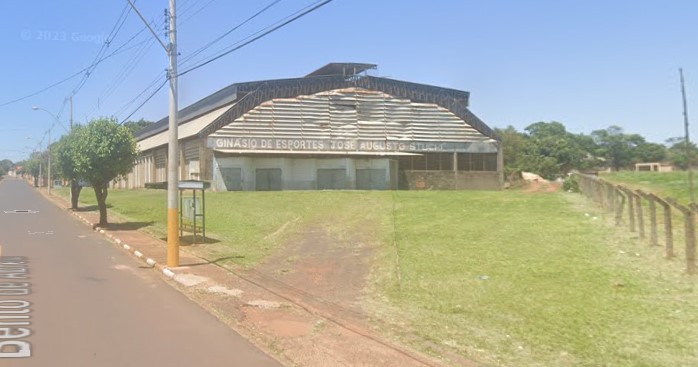 Imagem mostra como era o ginásio antes do temporal