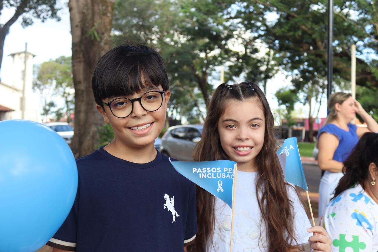 Crianças marcaram presença no evento, reforçando a importância da inclusão desde a infância.