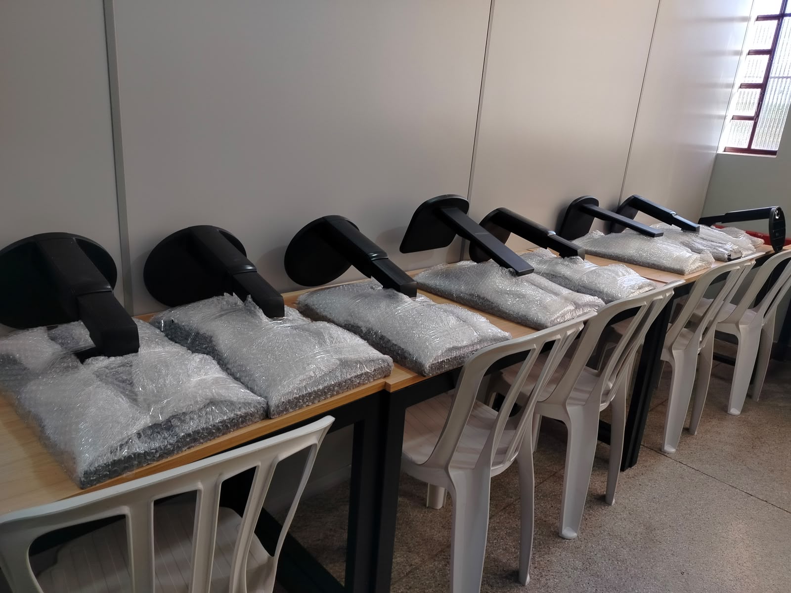Equipamentos serão utilizados em pesquisas, aulas e projetos pedagógicos, ampliando as oportunidades de aprendizado digital para os estudantes