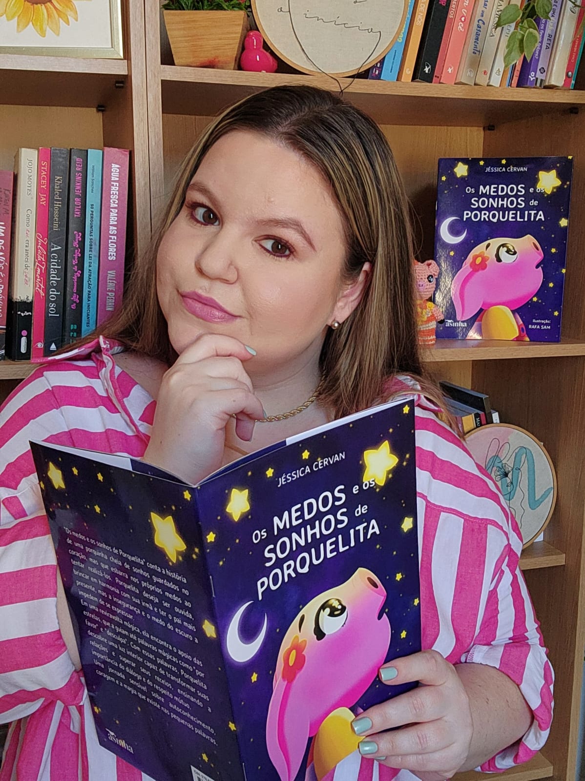 “A literatura pode ser esse espaço seguro: aquele em que elas se reconhecem, se sentem acolhidas e percebem que não estão sozinhas”, afirma