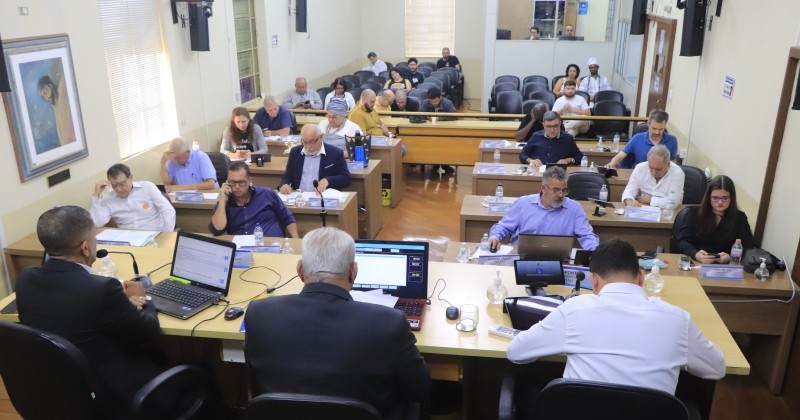 Na sessão desta terça-feira (16), os vereadores aprovaram subsídio mensal de quase R$ 13 mil, aos secretários municipais  
