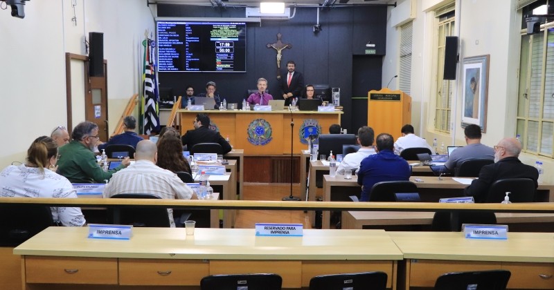 Dois projetos foram aprovados na sessão desta terça-feira (15)