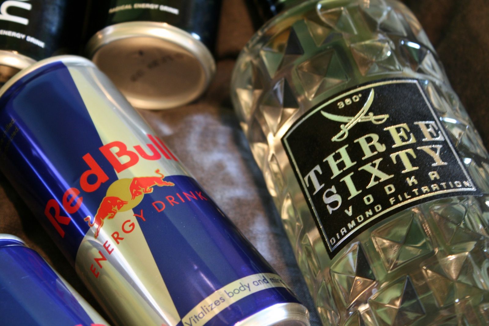 ‘O maior perigo se apresenta quando os energéticos são misturados com as bebidas alcoólicas, como vodka e gim’, alerta o especialista 